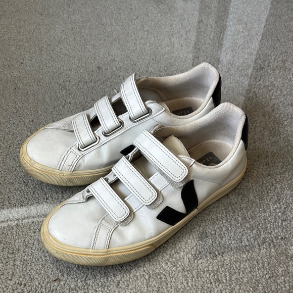 Veja White and Black Retro-Inspired Sneakers used size 7 - Picture 1 of 5
